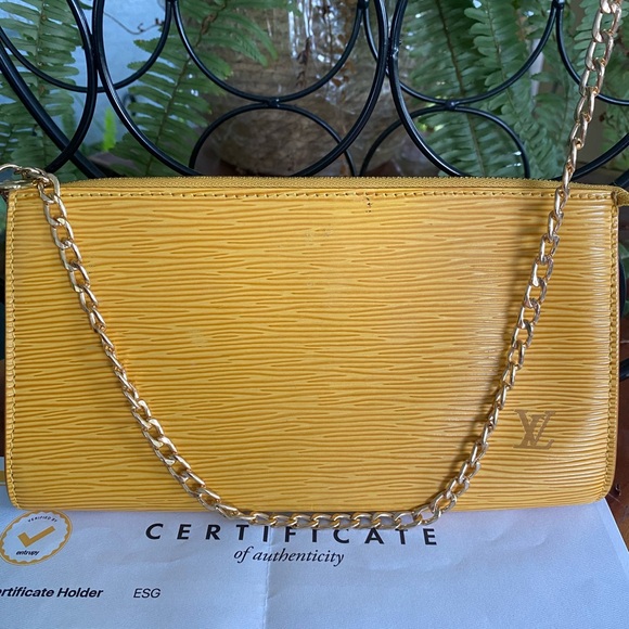 Louis Vuitton Pochette Crossbody W/Certificate of Authenticity - Picture 2 of 11